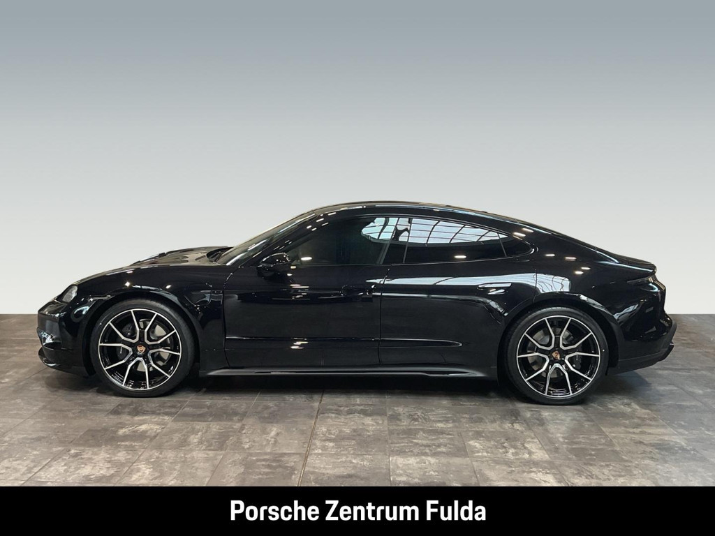 Porsche Taycan Black Edition 4