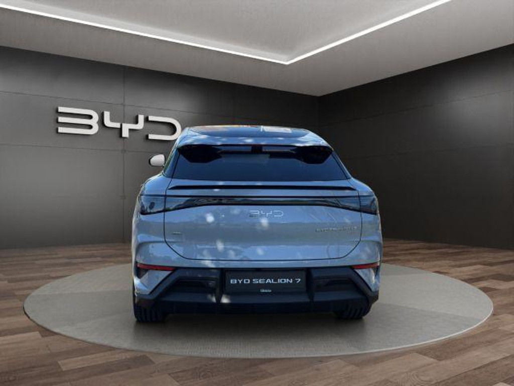 BYD Sealion 7