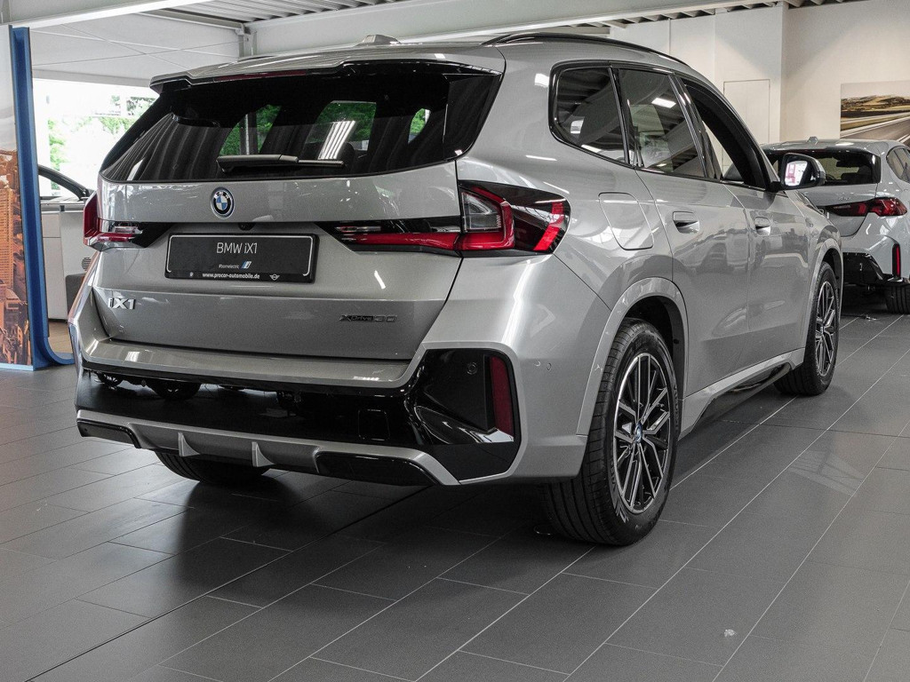 BMW iX1