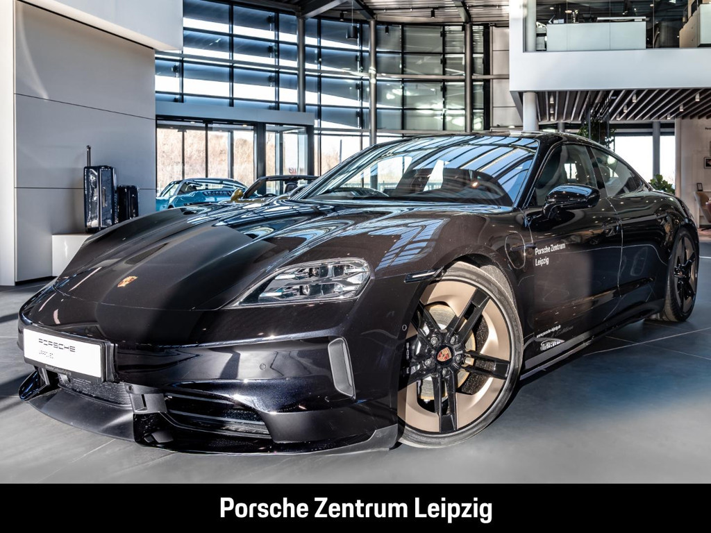 Porsche Taycan Black Edition 4