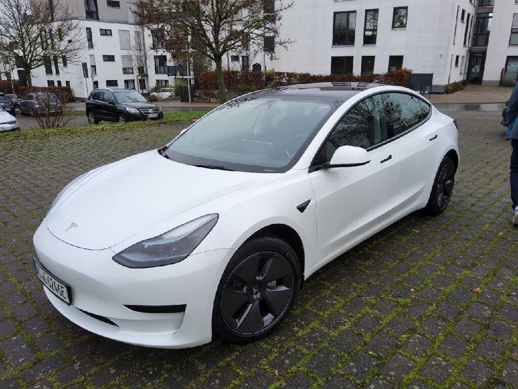 Tesla Model 3 RWD