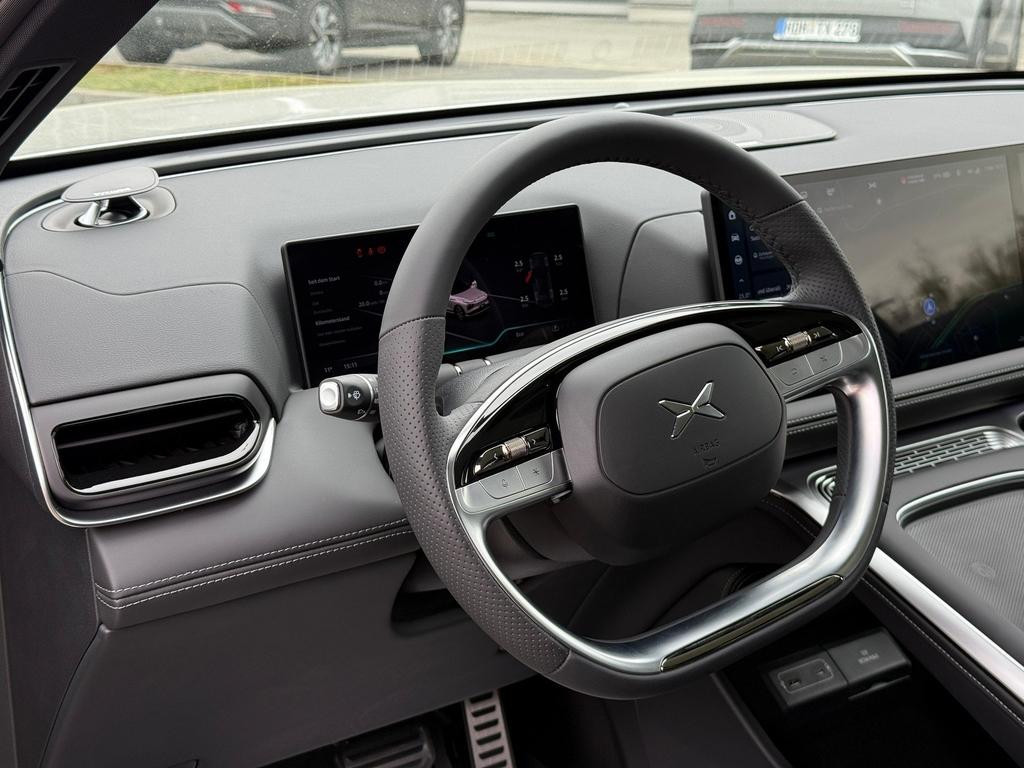 Xpeng G9