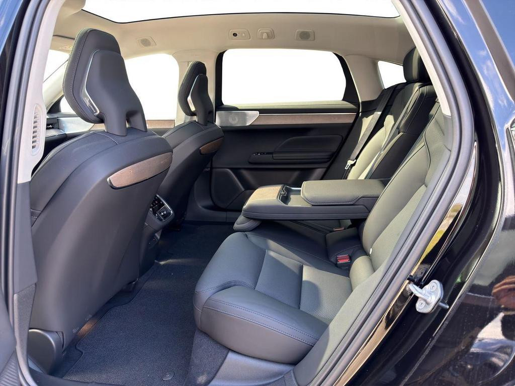 Volvo ES90
