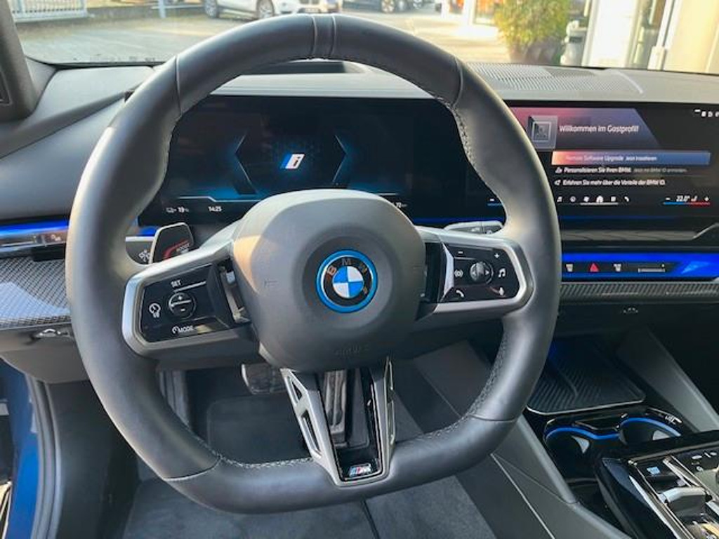 BMW i5