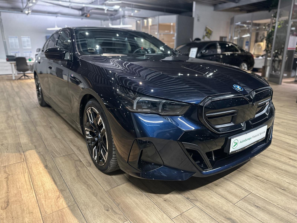 BMW i5 xDrive Sedan M60