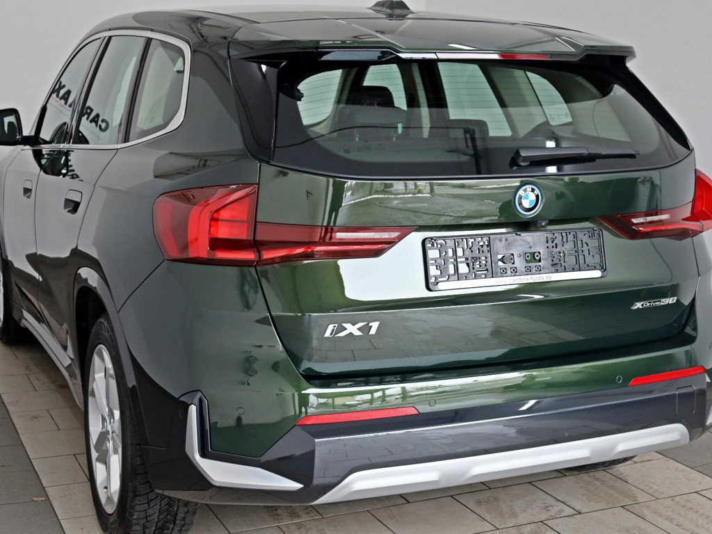 BMW iX1