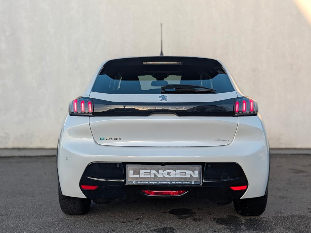 Peugeot e-208