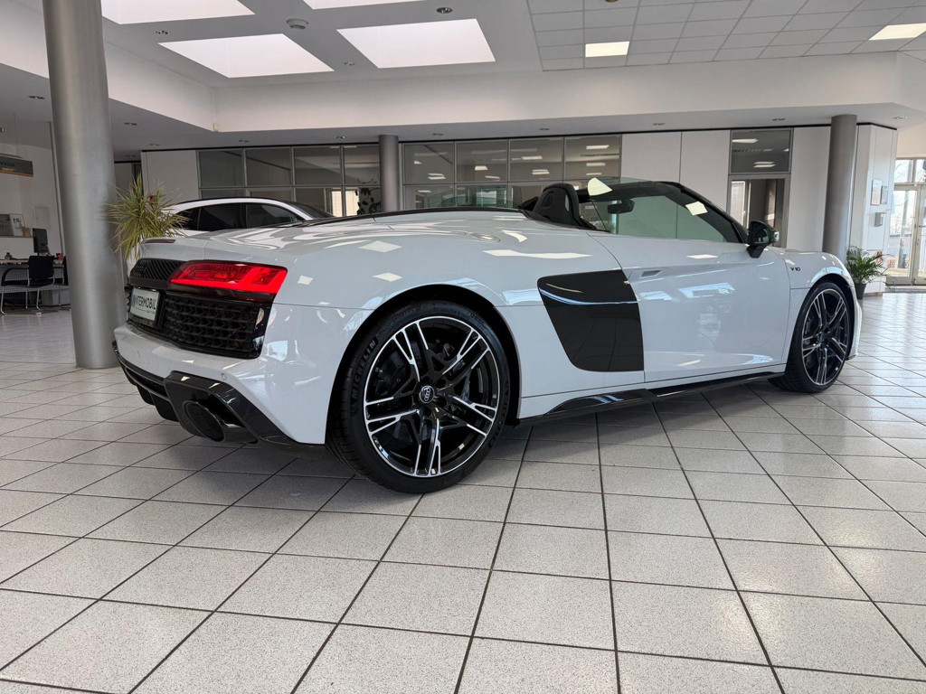 Audi R8