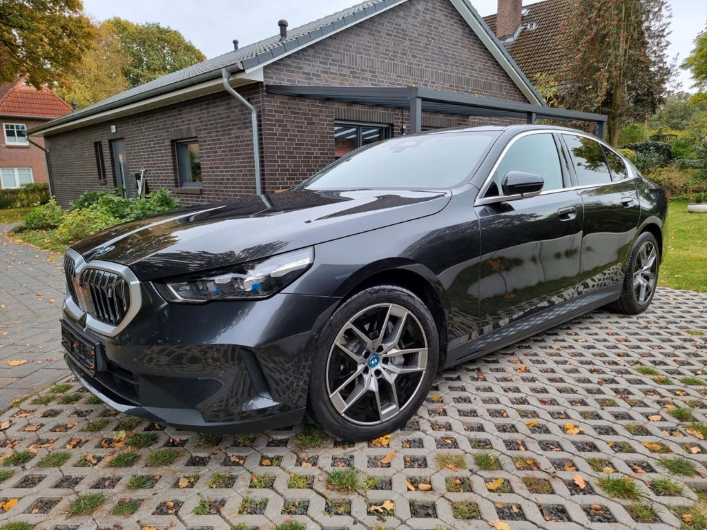 BMW i5 Sedan