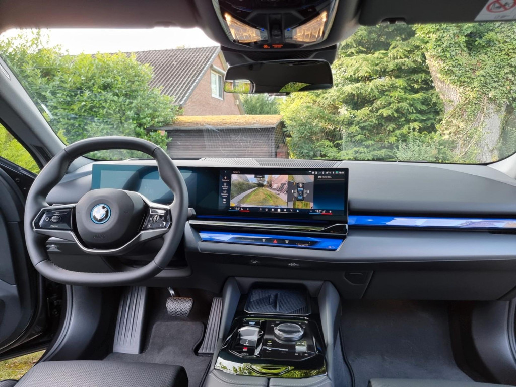 BMW i5