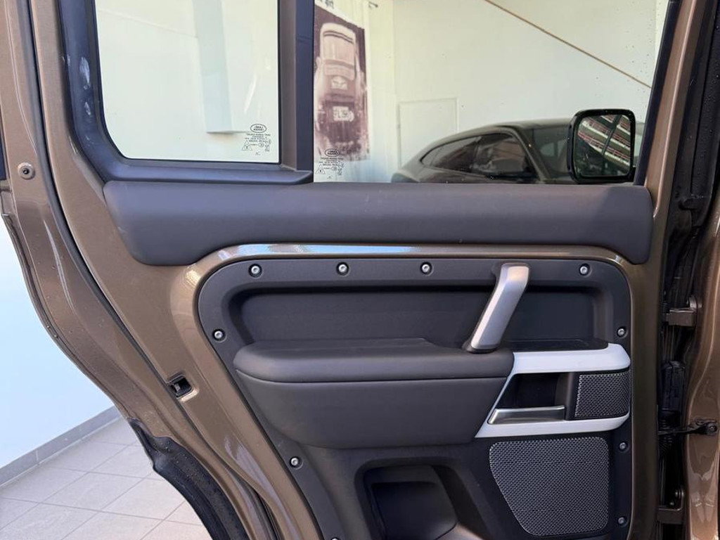 Land Rover Defender Dynamic HSE P400e 110