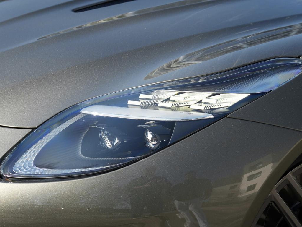 Aston Martin DB12