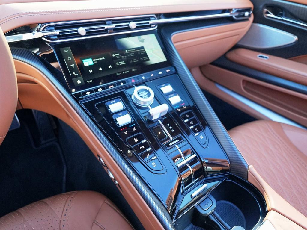 Aston Martin DB12