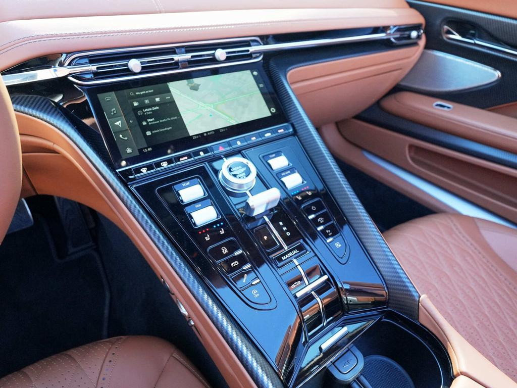 Aston Martin DB12