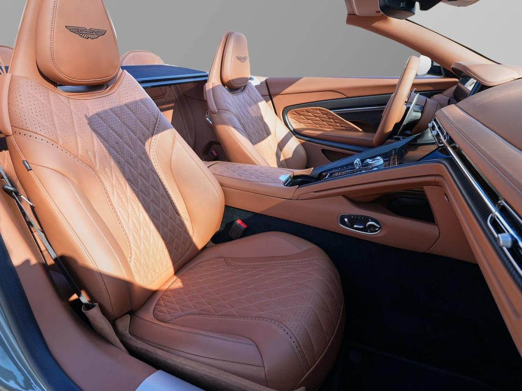 Aston Martin DB12
