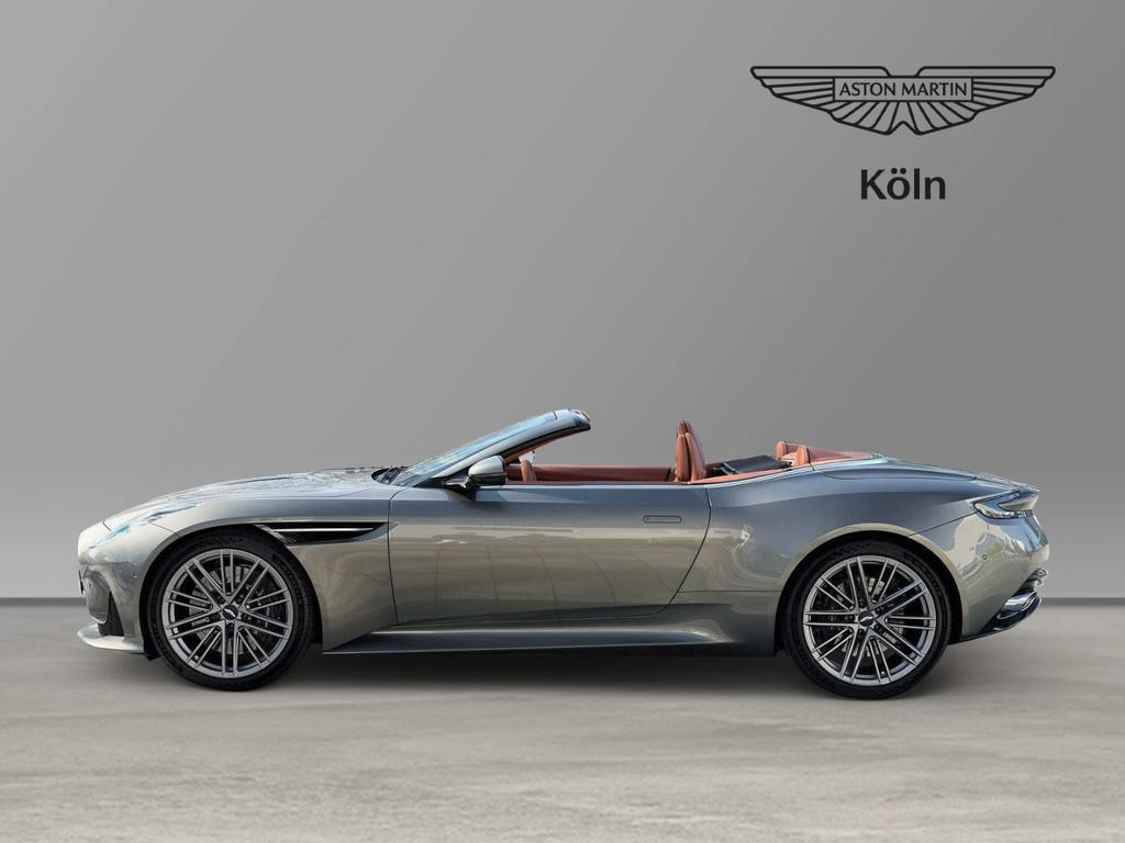 Aston Martin DB12