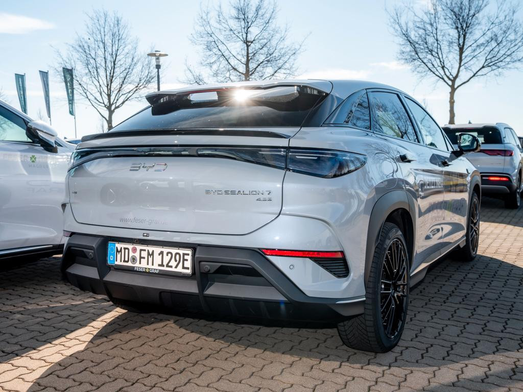 BYD Sealion 7