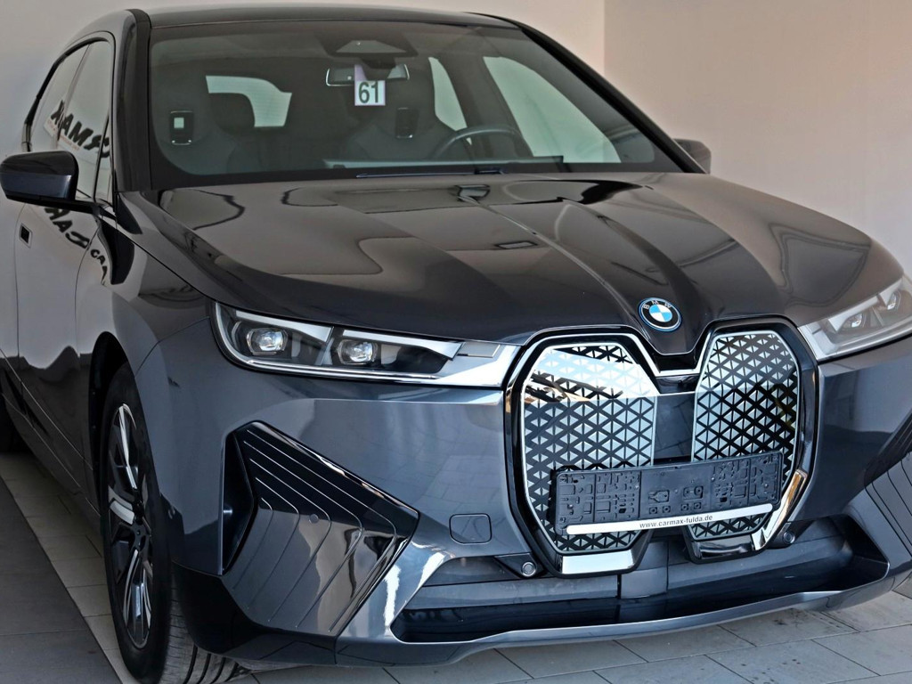 BMW iX