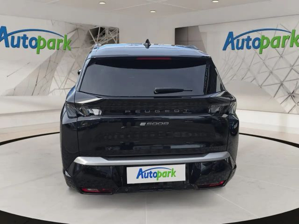 Peugeot E-5008