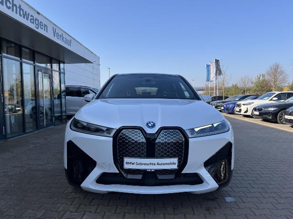 BMW iX