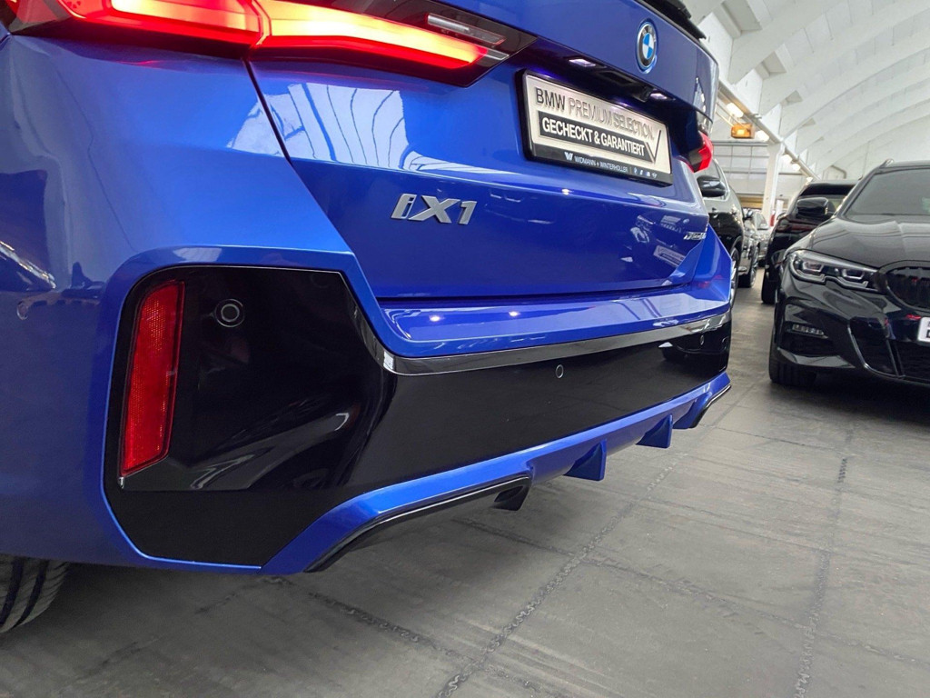 BMW iX1