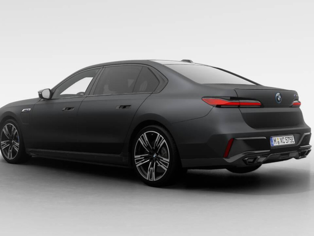 BMW M760