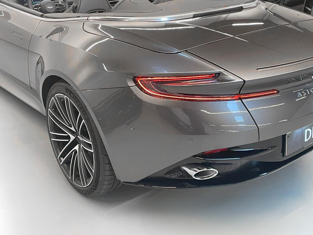 Aston Martin DB12