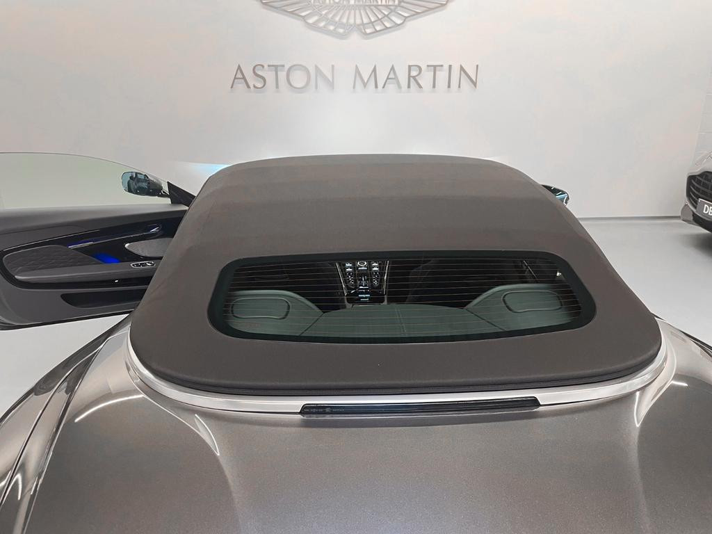 Aston Martin DB12