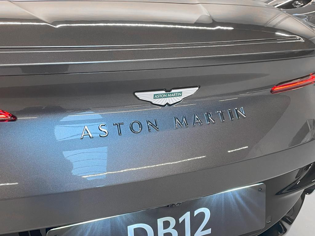 Aston Martin DB12