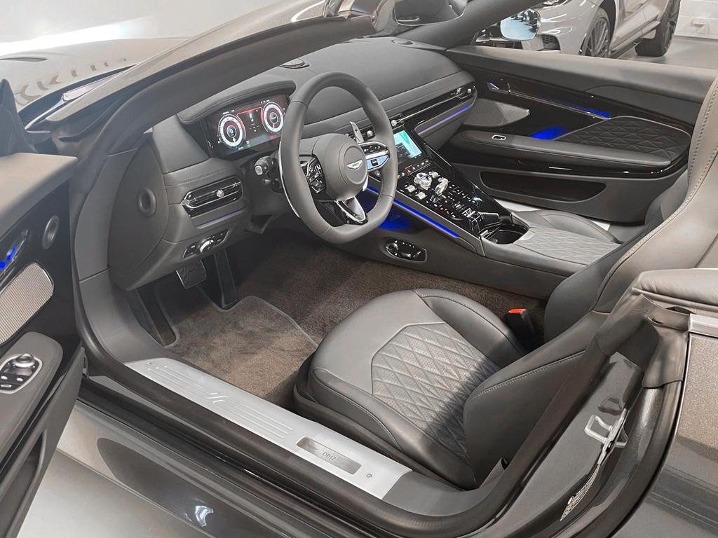 Aston Martin DB12