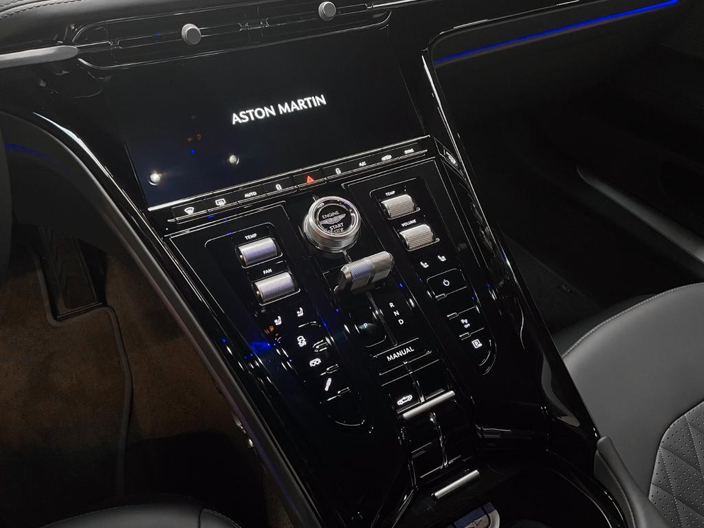 Aston Martin DB12