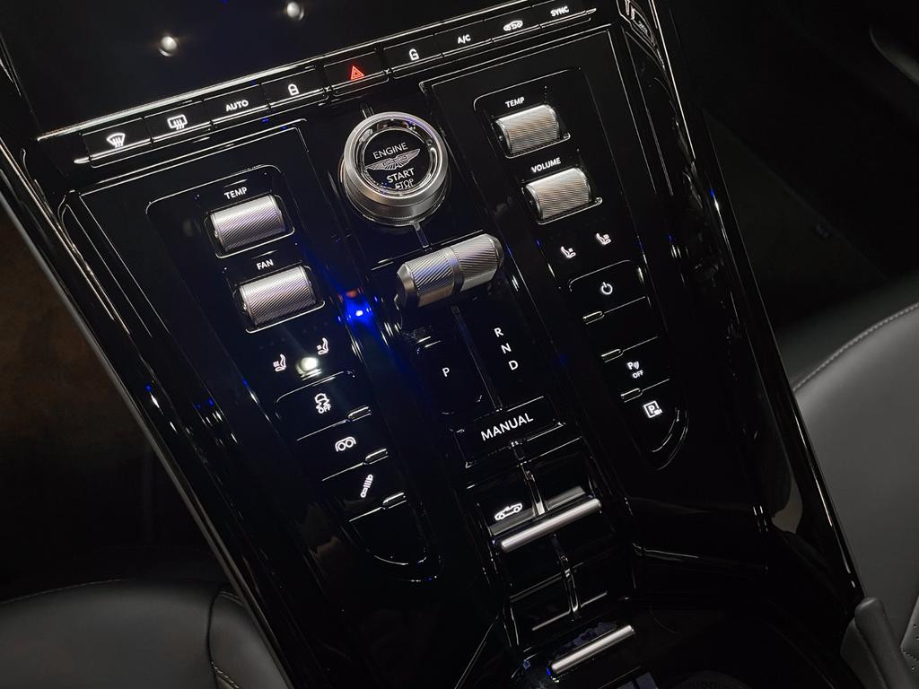 Aston Martin DB12