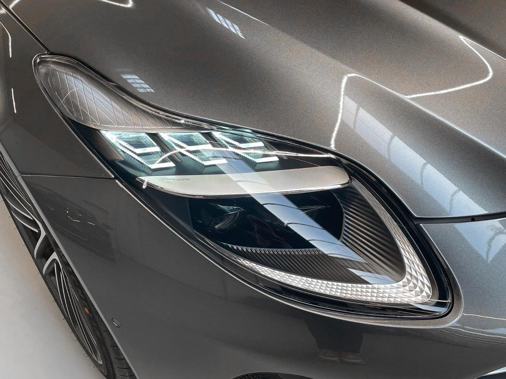 Aston Martin DB12