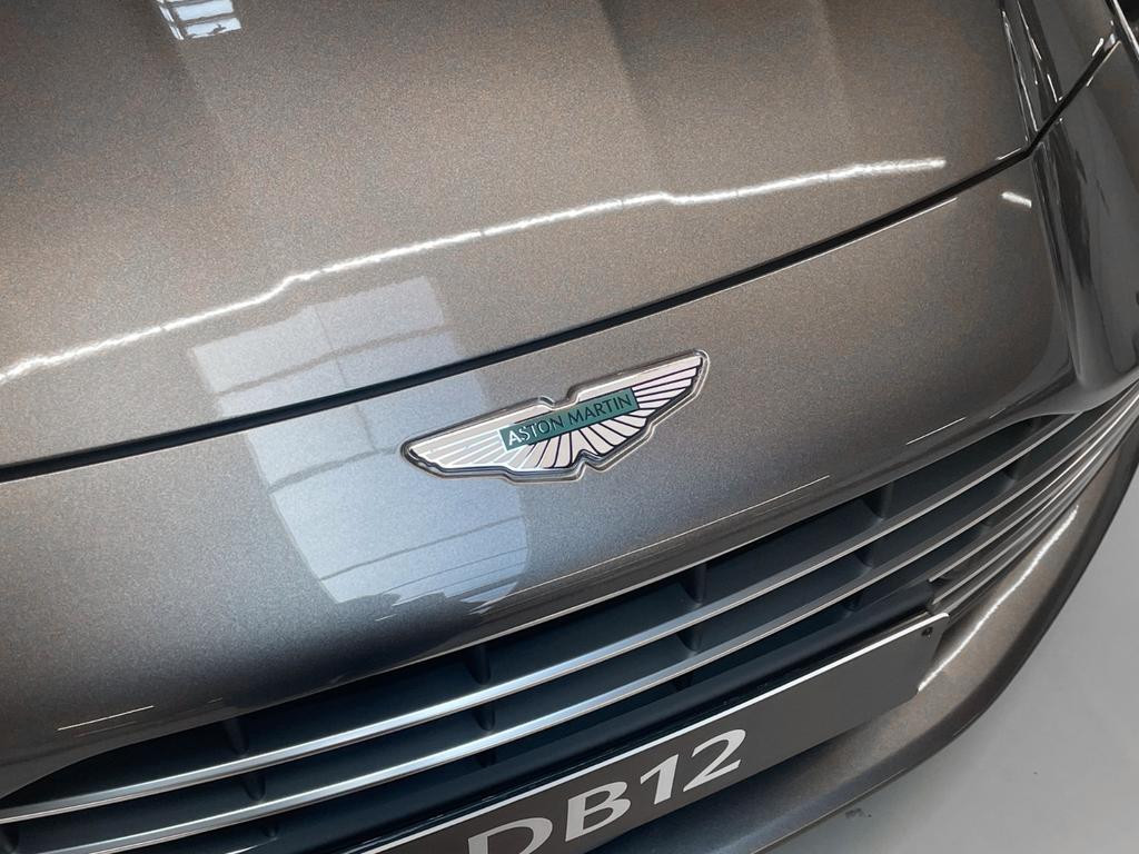 Aston Martin DB12