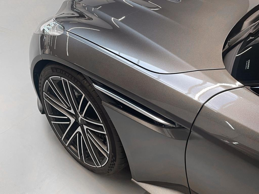 Aston Martin DB12