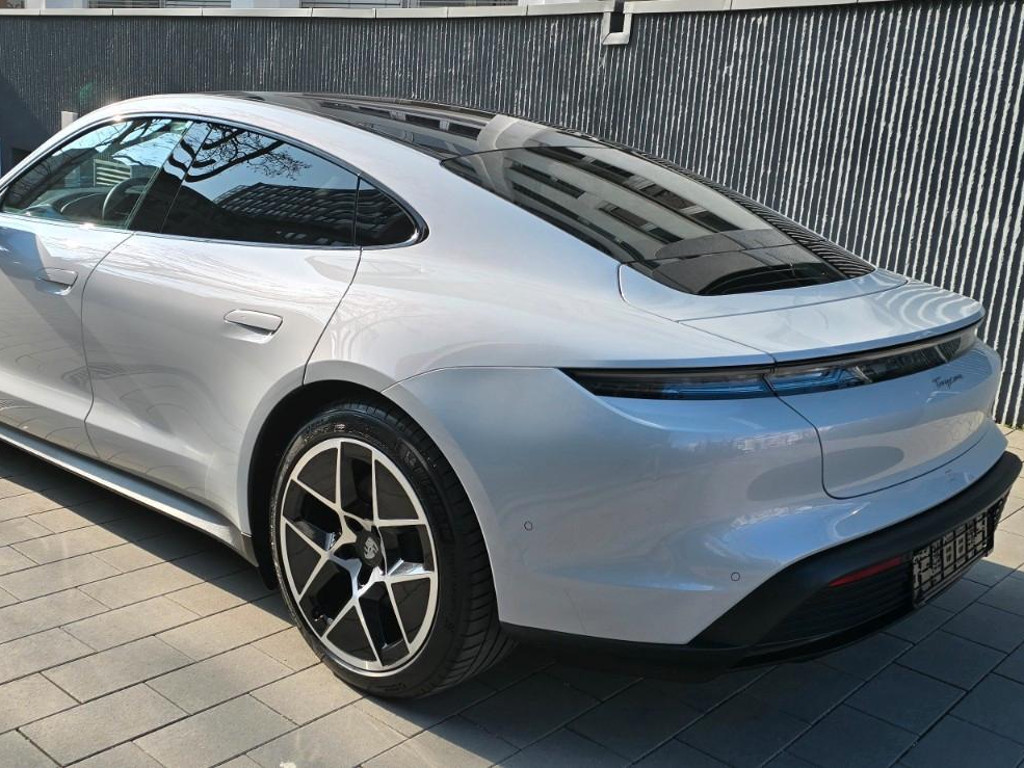 Porsche Taycan Performance Plus