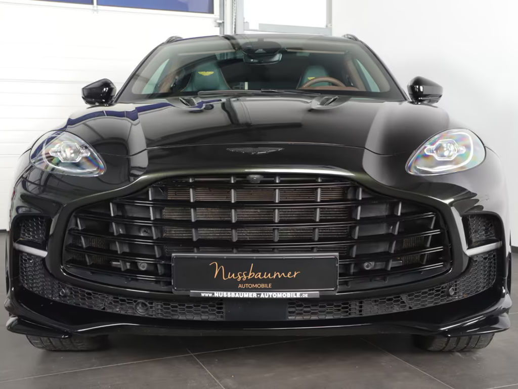 Aston Martin DBX V8