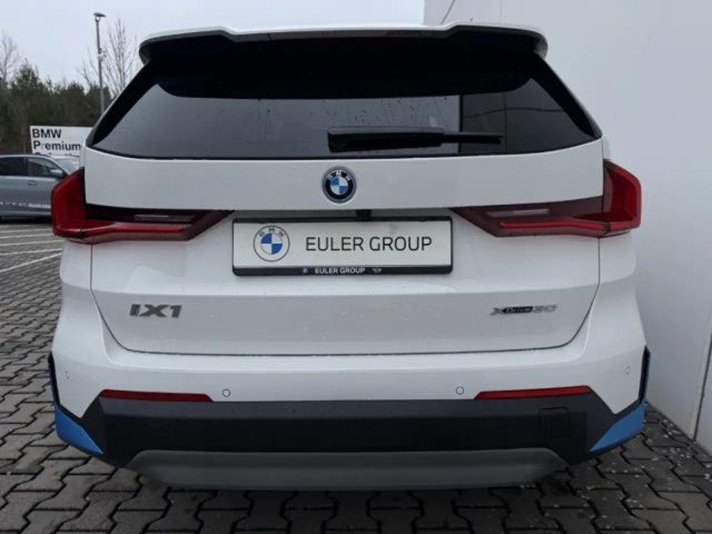 BMW iX1