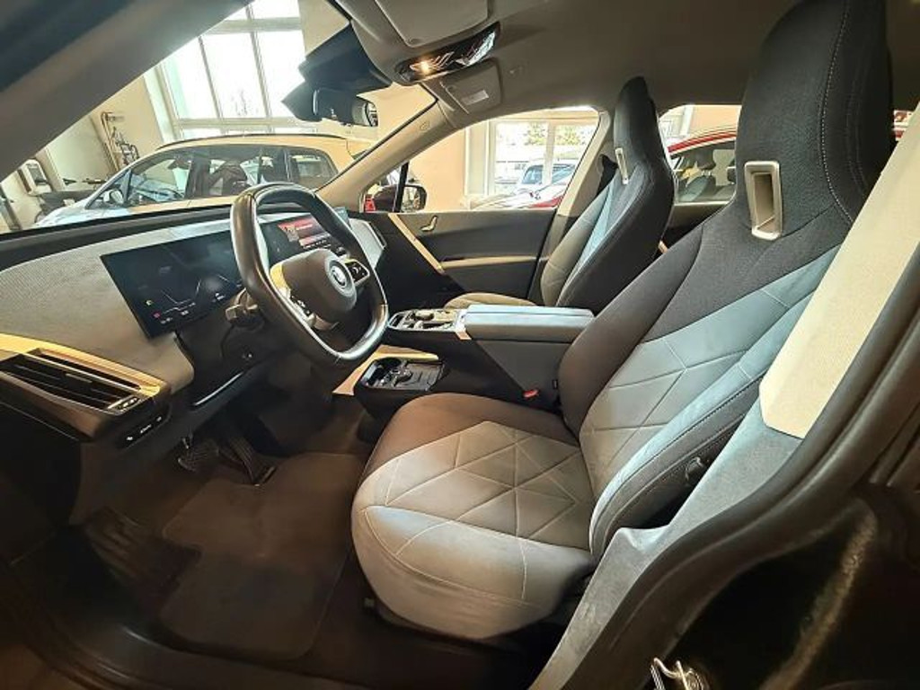 BMW iX