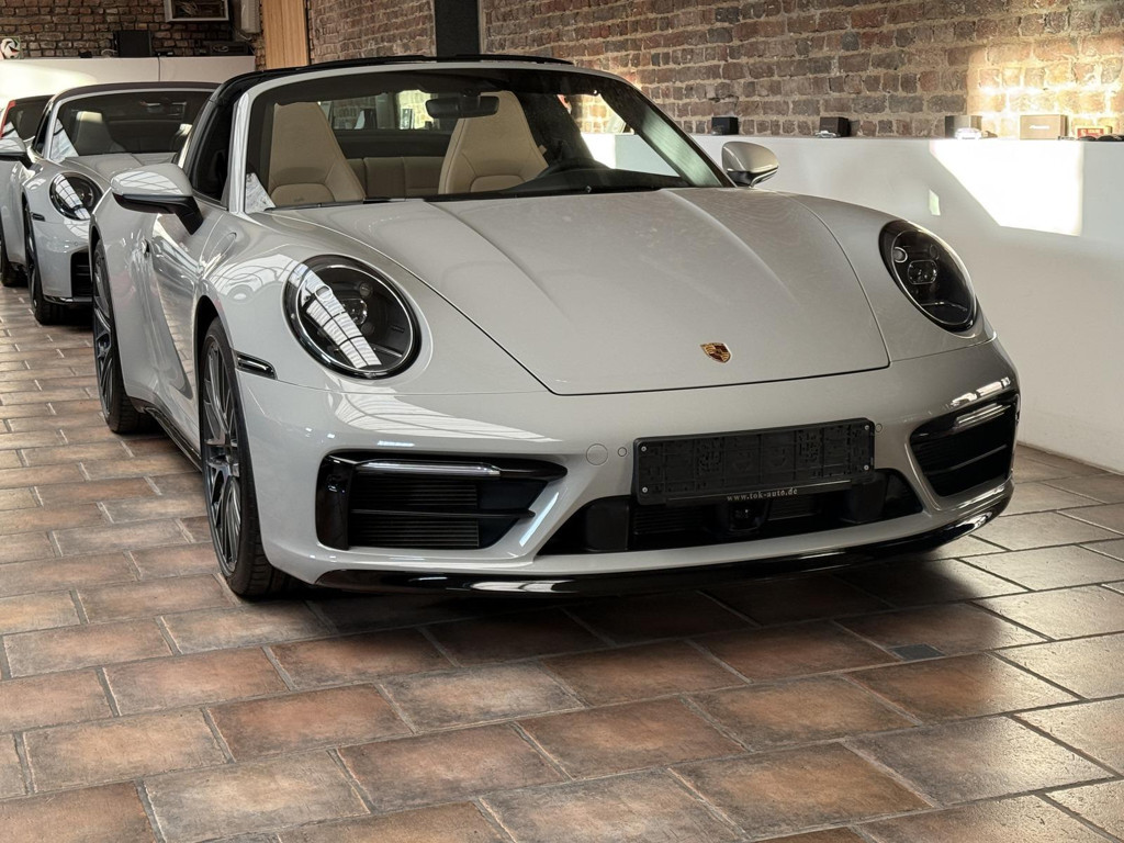 Porsche 992 Targa Cabrio 4