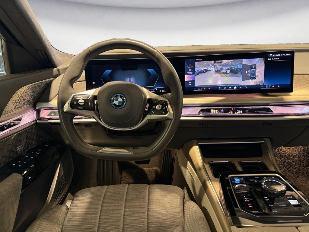 BMW i7