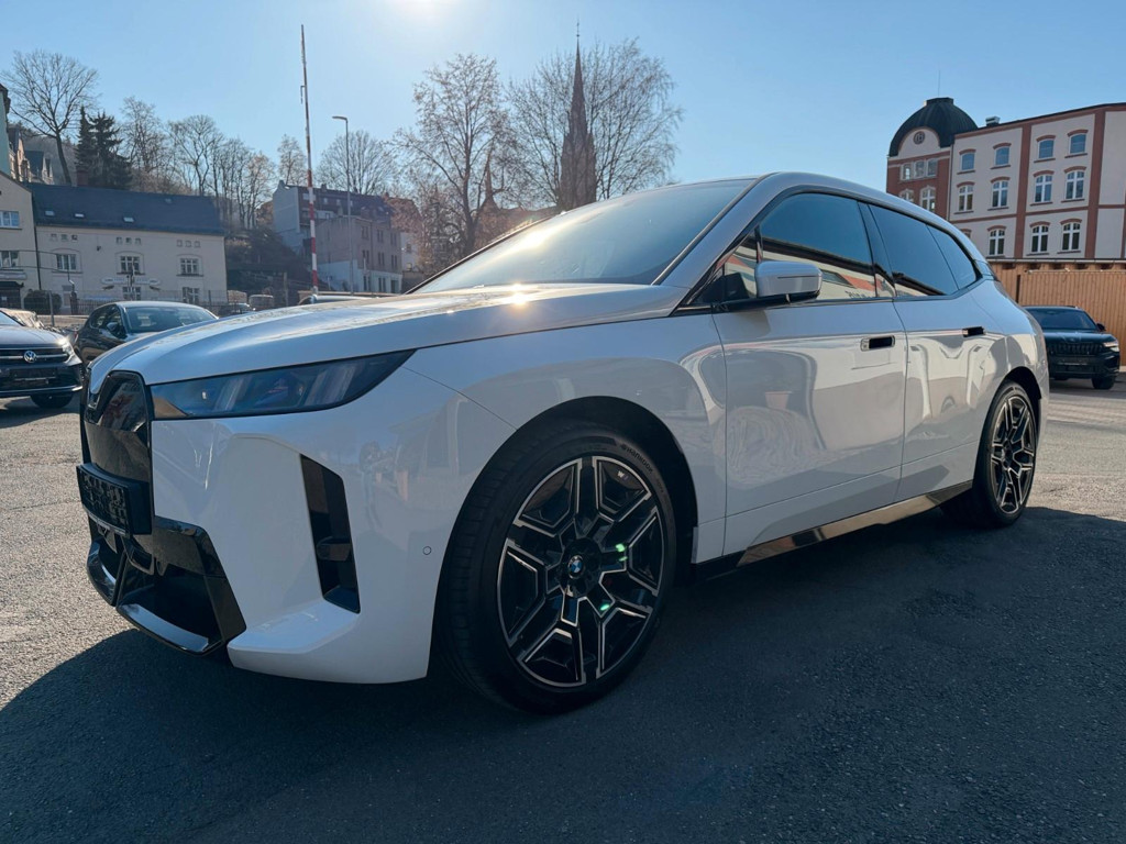 BMW iX