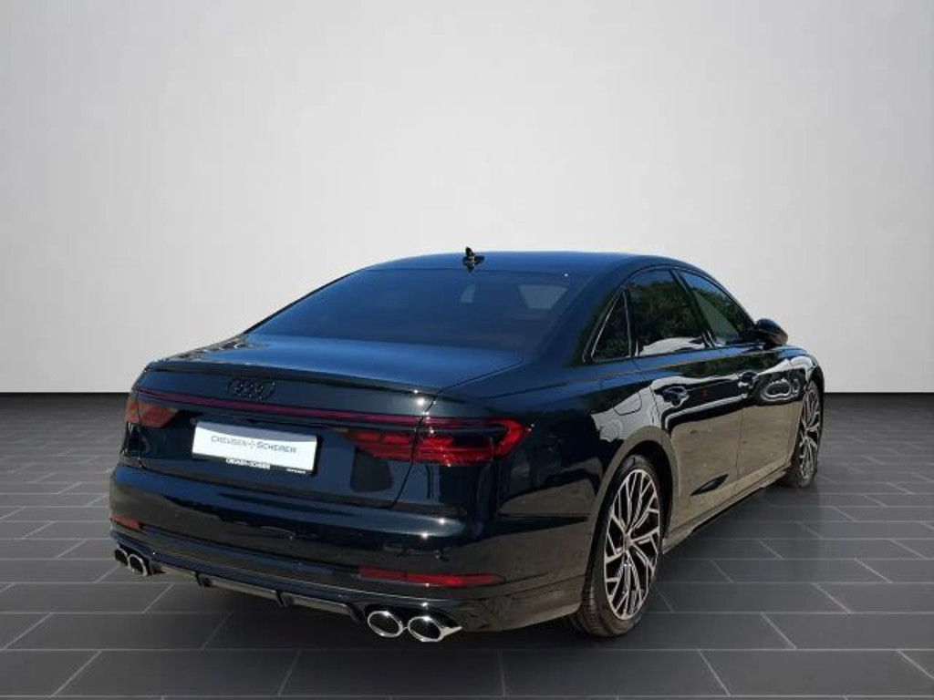 Audi S8