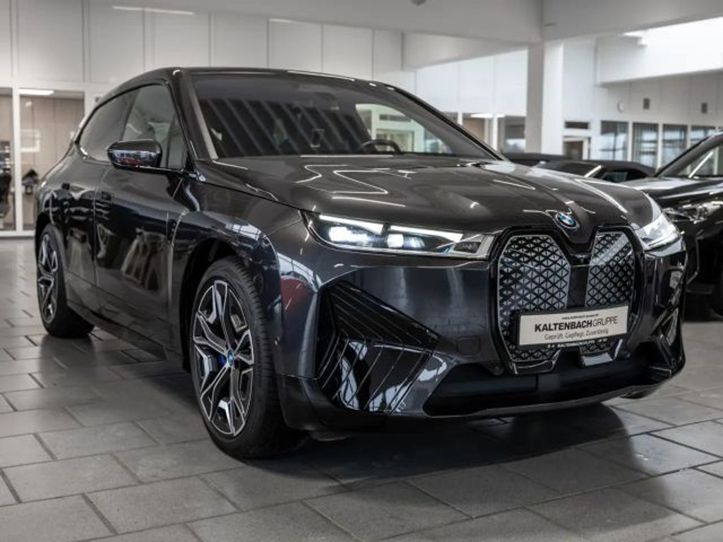 BMW iX
