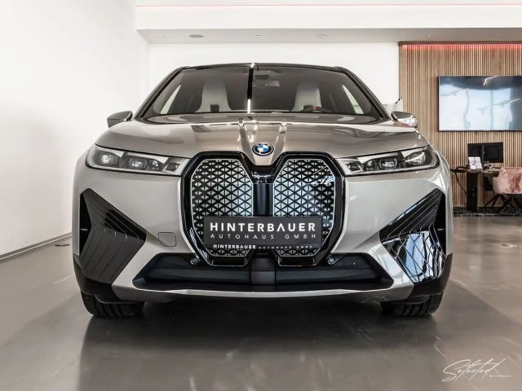 BMW iX