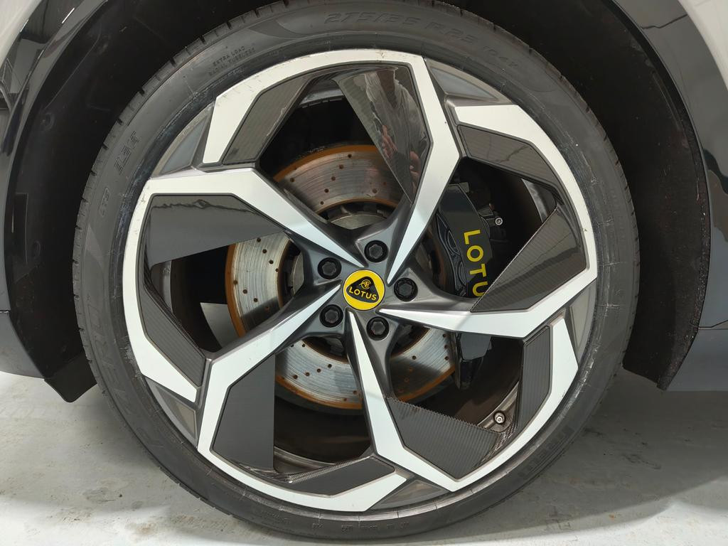Lotus Eletre