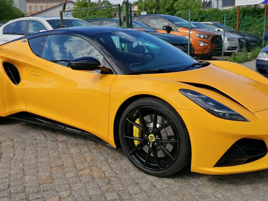 Lotus Emira