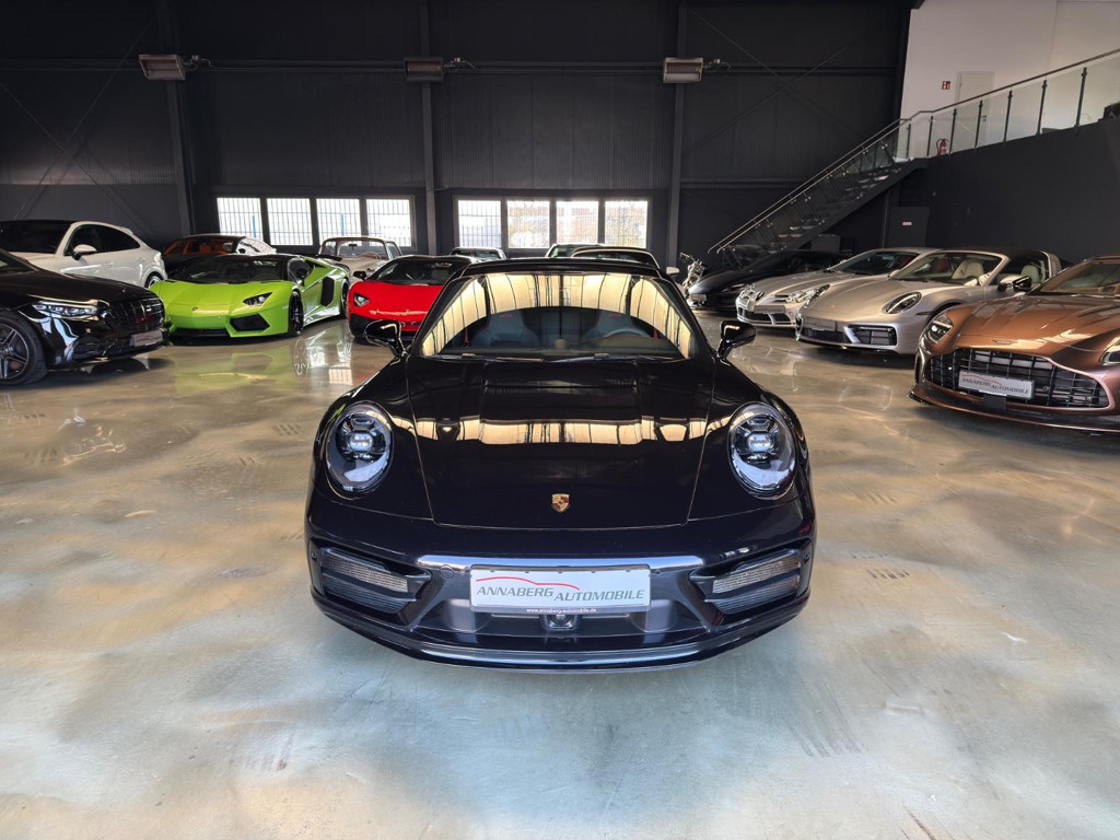 Porsche 911 GTS Carrera