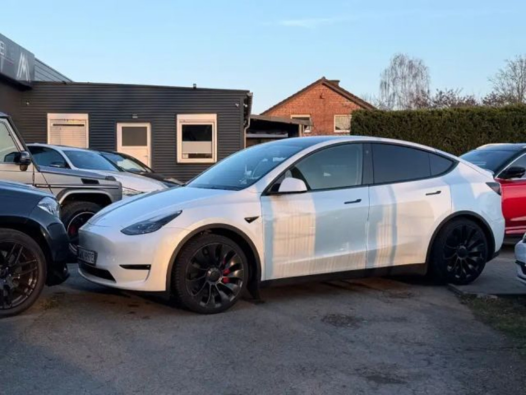 Tesla Model Y Performance Dual Motor AWD
