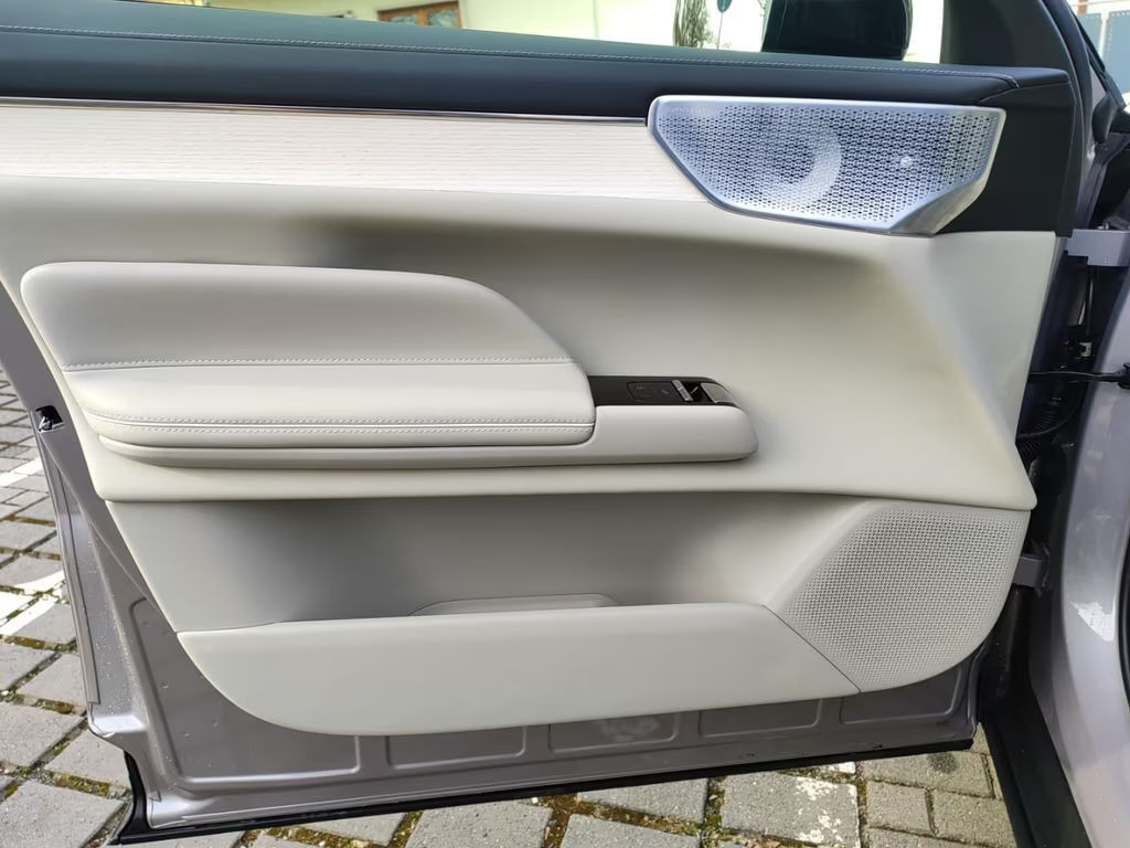 Volvo ES90